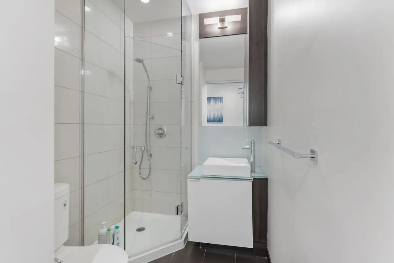 Dt 1Br With Rogers Centre And Cn Tower View And Parking Villa Toronto Holiday home