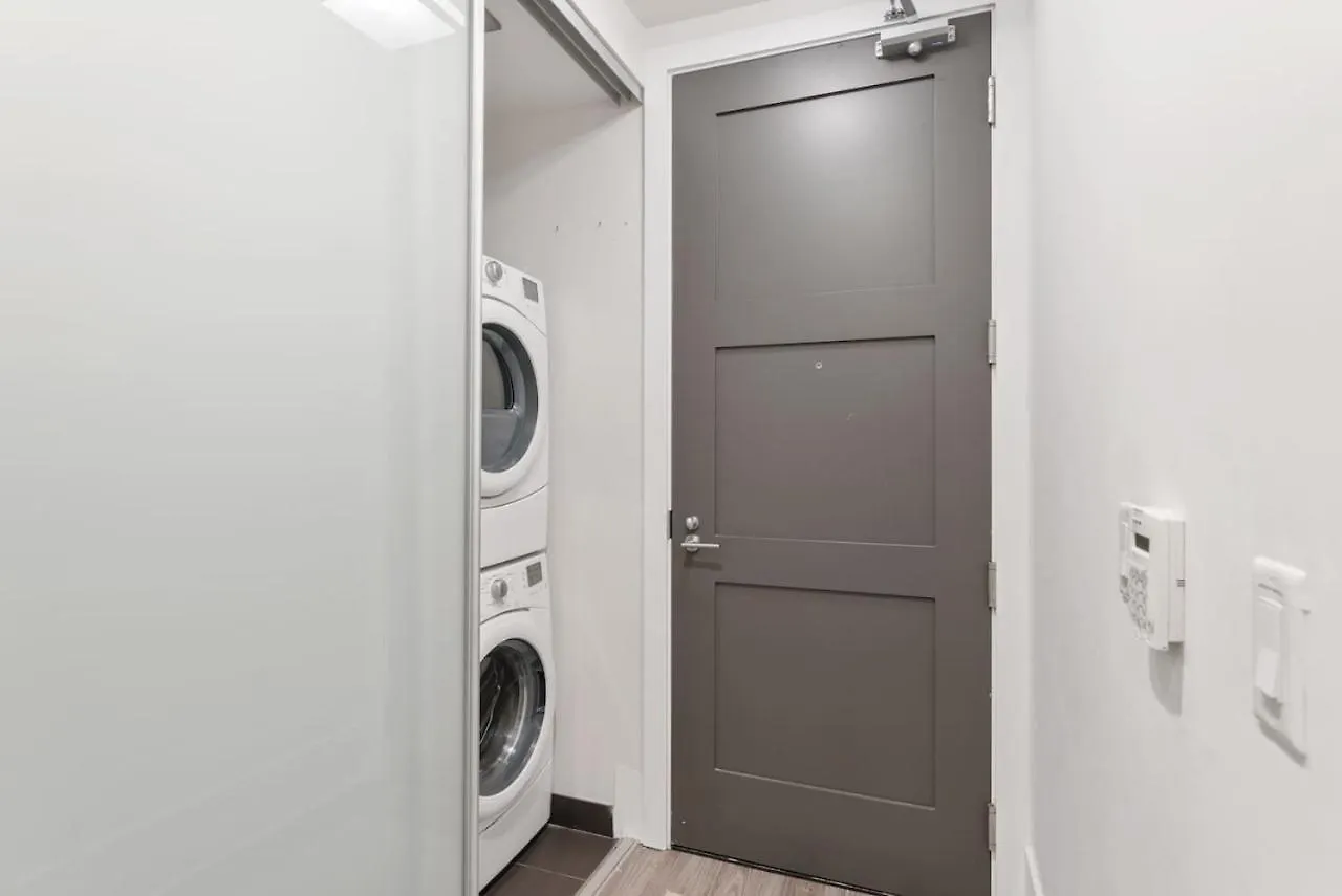 Dt 1Br With Rogers Centre And Cn Tower View And Parking Villa Toronto Holiday home